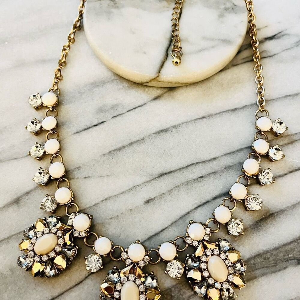 New York and Co Statement Necklace White Multicolor Gold Toned Glam Party - Picture 3 of 7